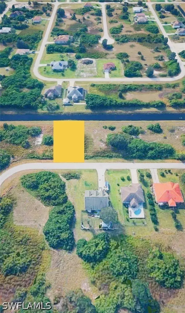 618 Chemstrand Street E, Lehigh Acres, FL 33974