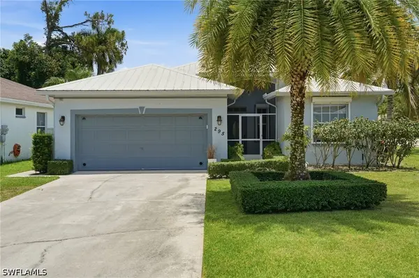 295 Stanhope Circle, Naples, FL 34104