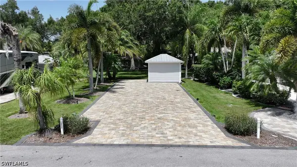 10067 Parkwood Drive, Fort Myers, FL 33905
