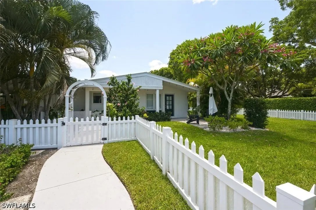 1216 10th Street N, Naples, FL 34102 - #1