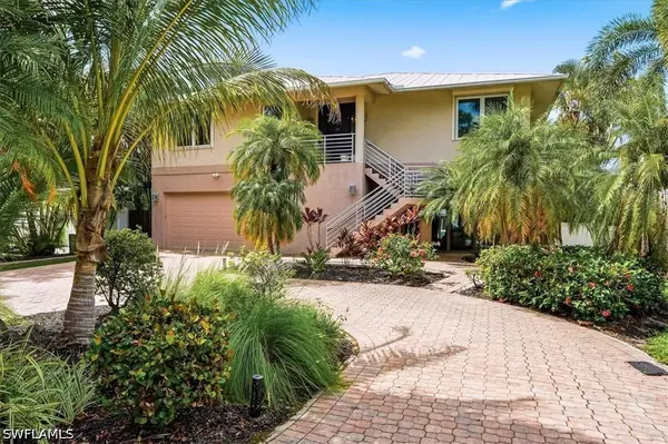 1680 Avion Place, Naples, FL 34104