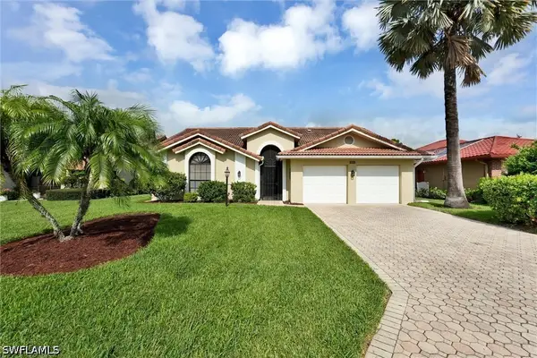 453 Countryside Drive, Naples, FL 34104