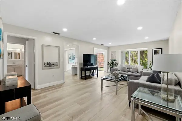 428 Meadowlark Lane #428-B, Naples, FL 34105
