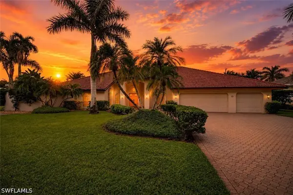 700 Hollybriar Lane, Naples, FL 34108