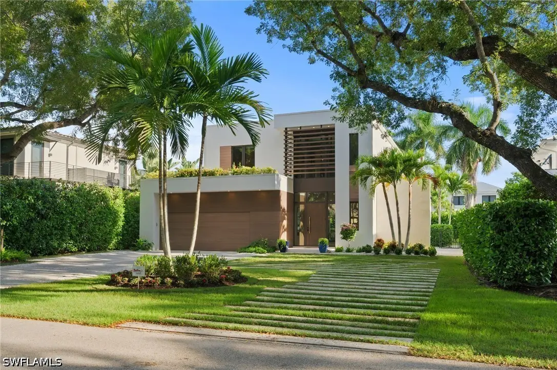 376 1st Avenue N, Naples, FL 34102 - #1
