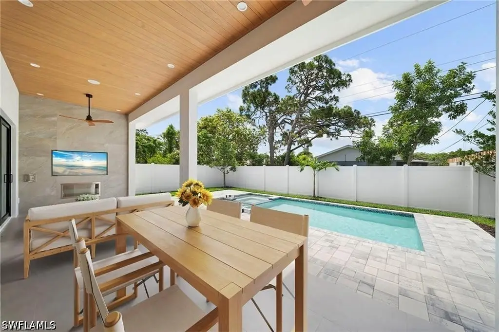 638 93rd Avenue N, Naples, FL 34108 - #1