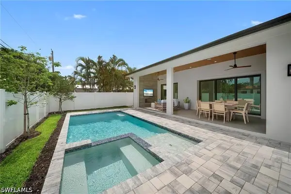 658 93rd Avenue N, Naples, FL 34108