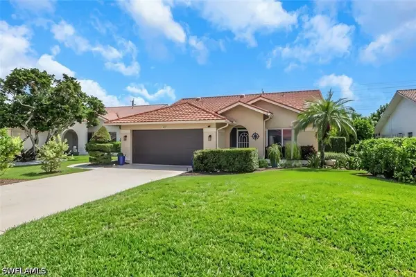 437 Fox Den Circle, Naples, FL 34104