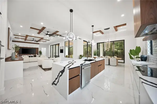 135 7th Street N, Naples, FL 34102