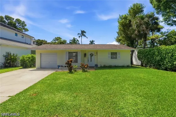1270 10th Avenue N, Naples, FL 34102