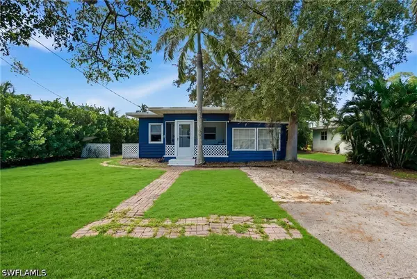 1166 12th Avenue N, Naples, FL 34102