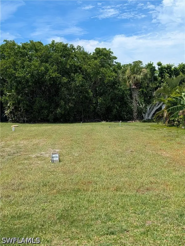 777 Walkerbilt Road, Naples, FL 34110