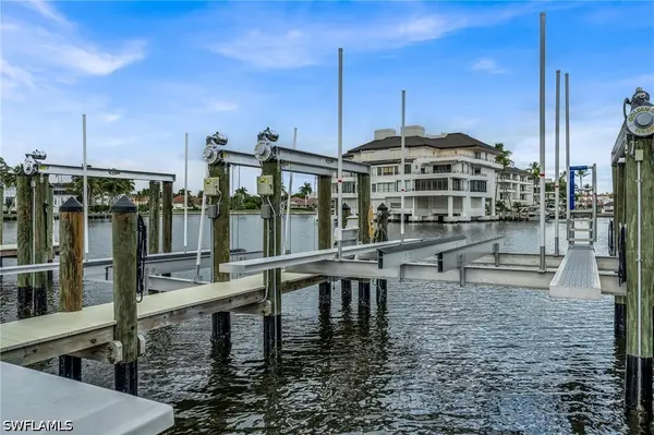 4450 Gulf Shore Boulevard N, Naples, FL 34103