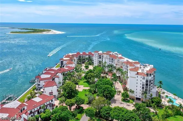 632 La Peninsula Boulevard #632, Naples, FL 34113