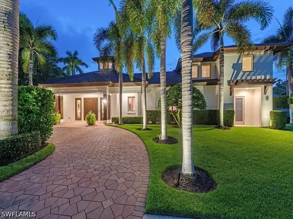 131 3rd Street N, Naples, FL 34102