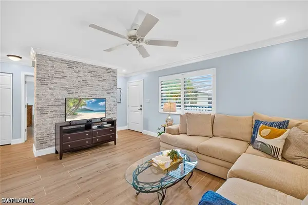 788 Park Shore Drive #D36, Naples, FL 34103