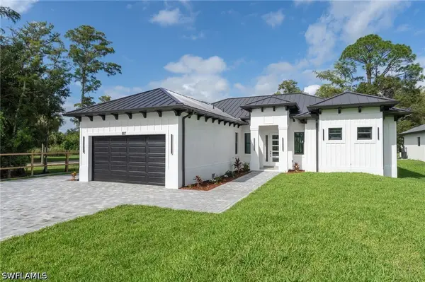 887 6th Street Se, Naples, FL 34117