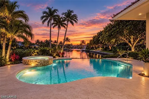 8752 Muirfield Drive, Naples, FL 34109