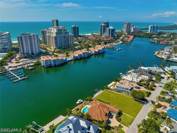 315 Neapolitan Way, Naples, FL 34103