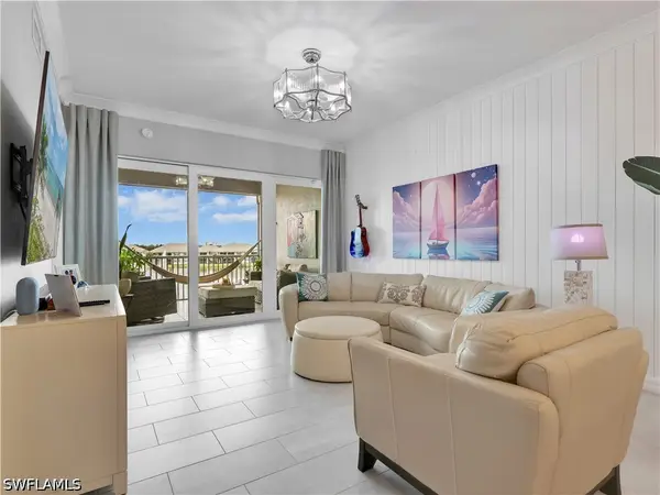 163 Indies Drive E #202, Naples, FL 34114