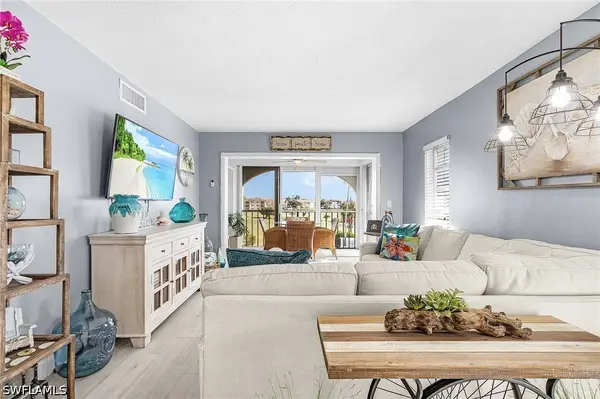 53 High Point Circle W #310, Naples, FL 34103