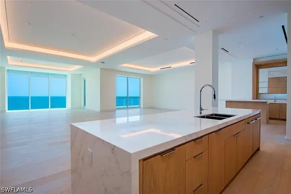 901 Gulf Shore Boulevard N #C-402, Naples, FL 34102