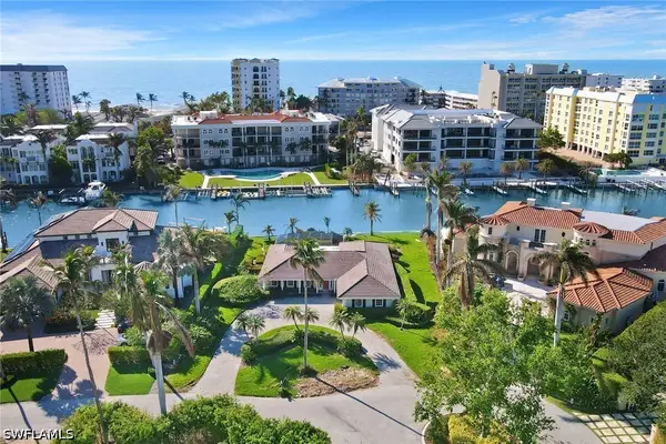 1823 Hurricane Harbor Lane, Naples, FL 34102