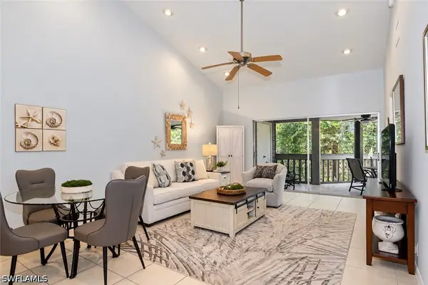 624 Wiggins Bay Drive, Naples, FL 34110