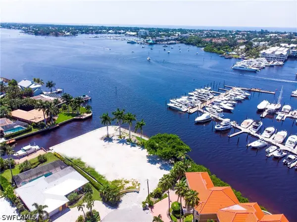 1300 Curlew Avenue, Naples, FL 34102