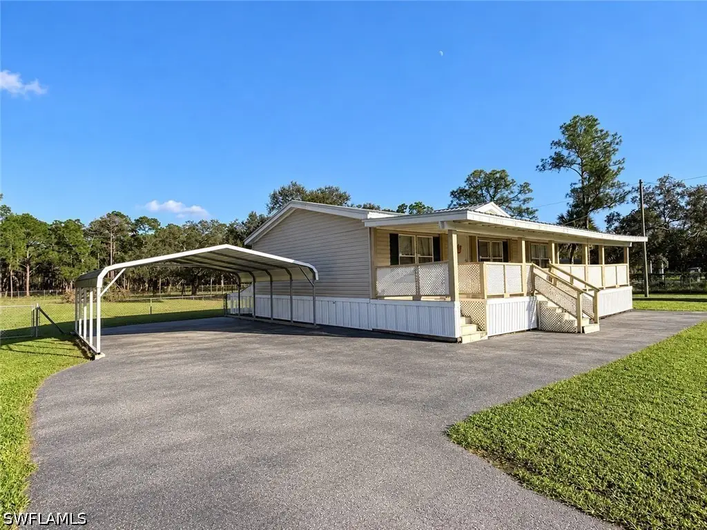 555 S Hacienda Street, Clewiston, FL 33440 - #1