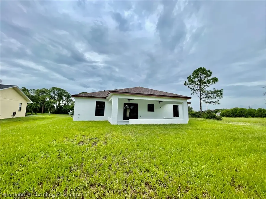 111 Blue Moon Avenue, Lake Placid, FL 33852 - Image #3