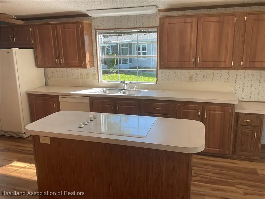 2704 E Waterview Drive, Avon Park, FL 33825 - Image #3