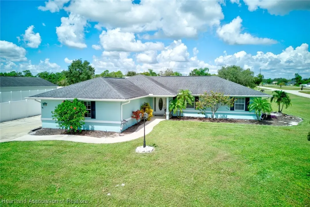 201 Devon Way Ne, Lake Placid, FL 33852 - Image #1