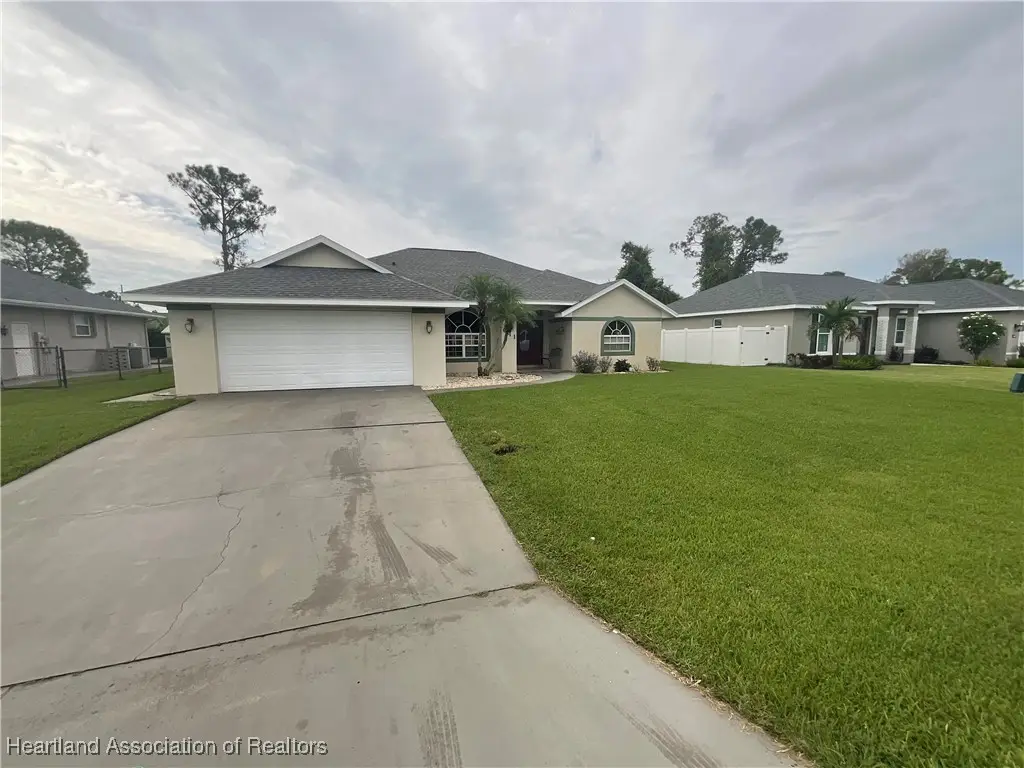 611 Entrada Avenue, Sebring, FL 33875 - Image #1