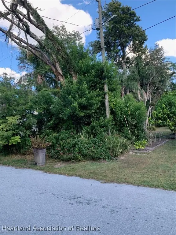 2222 N Holly Avenue, Avon Park, FL 33825