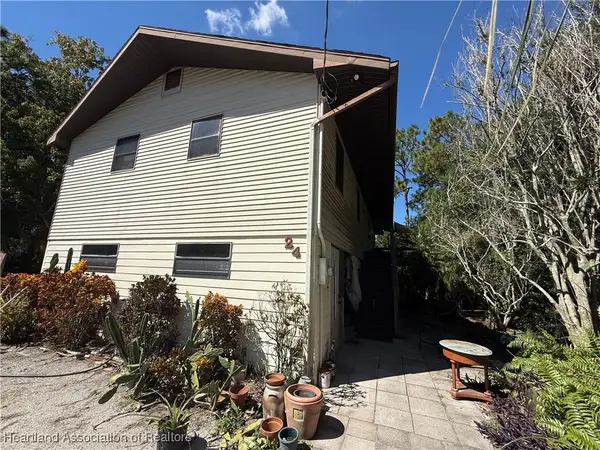 24 Cloverleaf Bypass, Lake Placid, FL 33852