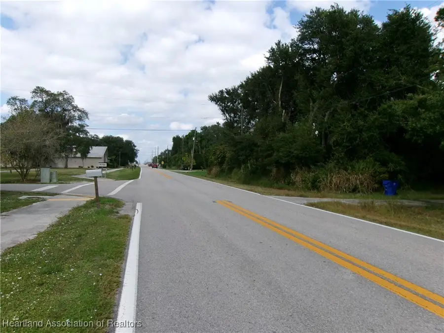 832 Memorial Drive, Sebring, FL 33870 - Image #2