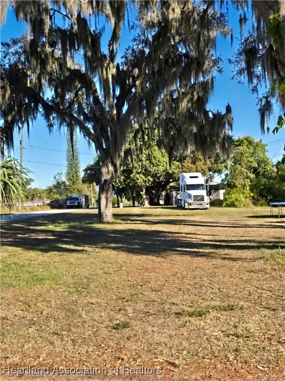 1120 W Prairie Street, Avon Park, FL 33825