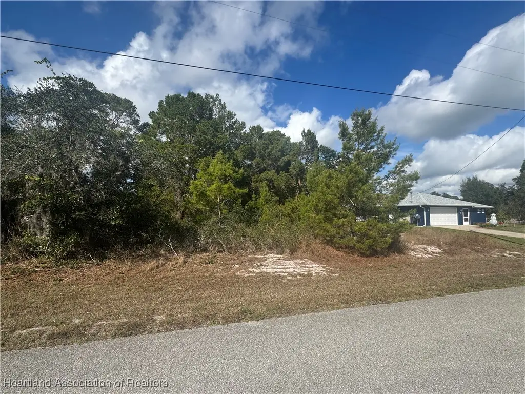 427 W Waterway Avenue Nw, Lake Placid, FL 33852 - Image #1