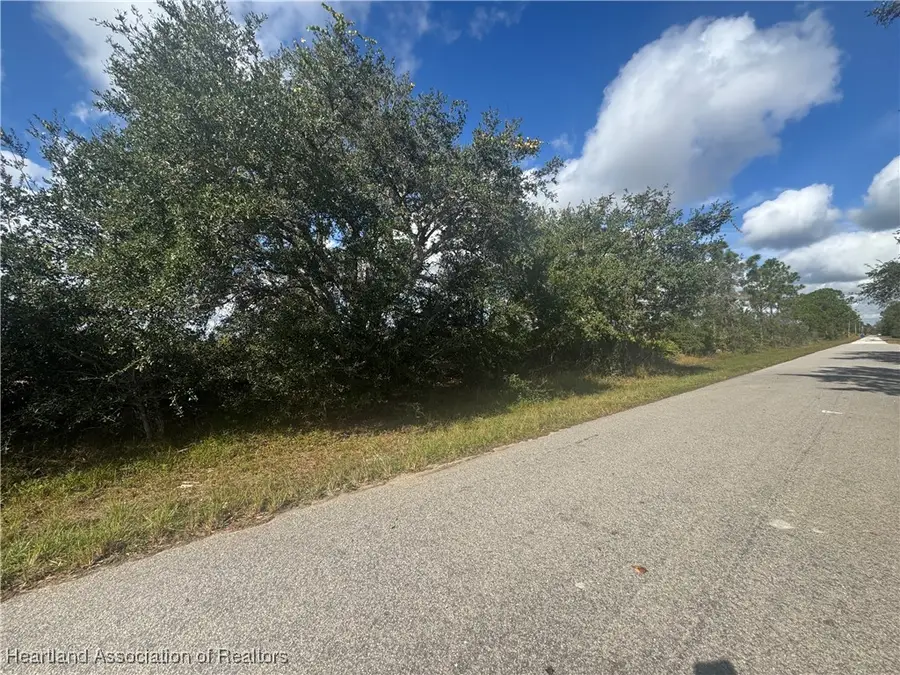 385 Christine Street Nw, Lake Placid, FL 33852 - Image #2