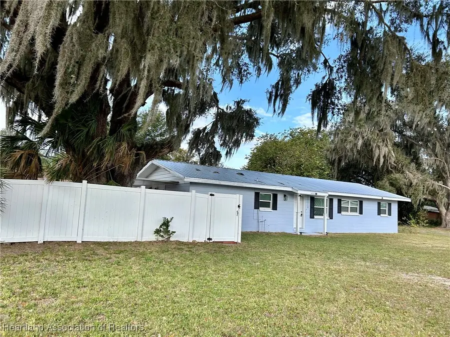 5009 Poplar Avenue, Bowling Green, FL 33834 - #3