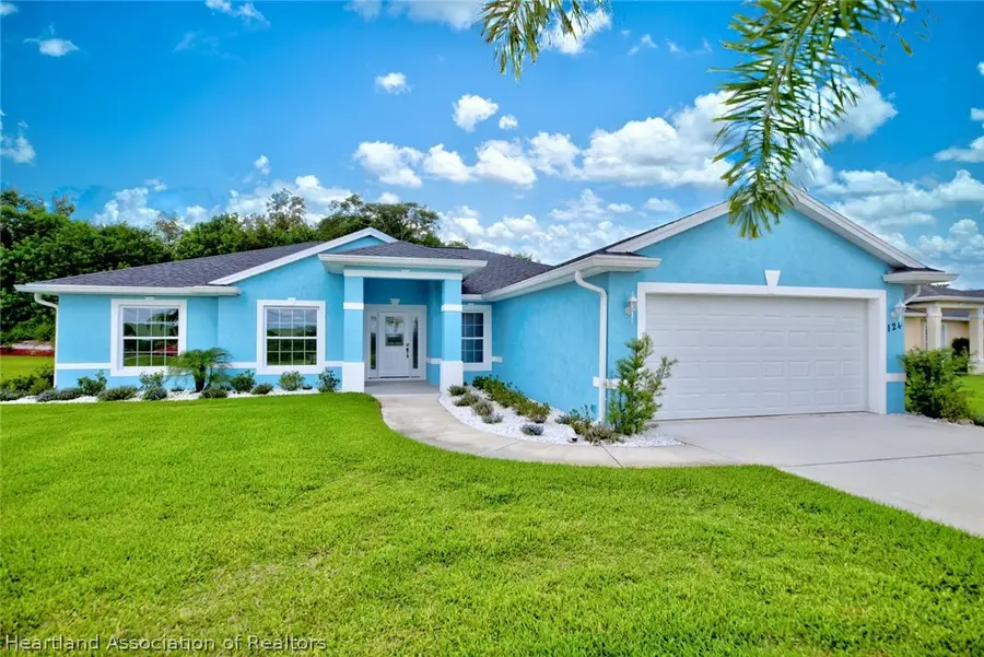 124 Clinton Avenue, Lake Placid, FL 33852 - #3