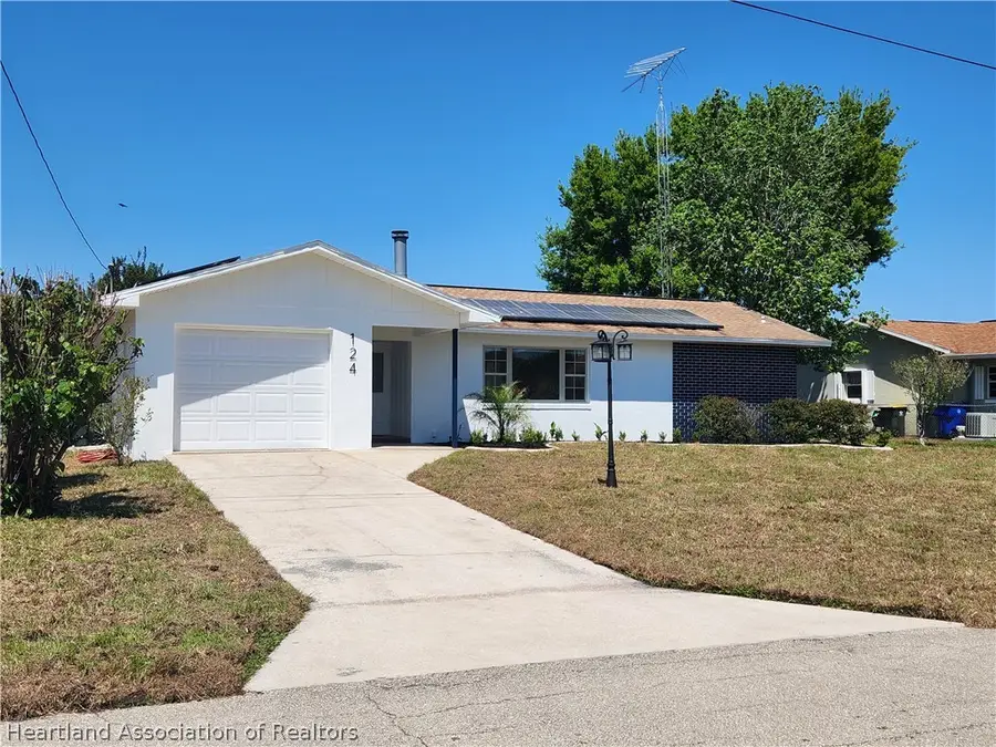 124 Bougainvillea Street Ne, Lake Placid, FL 33852 - #3