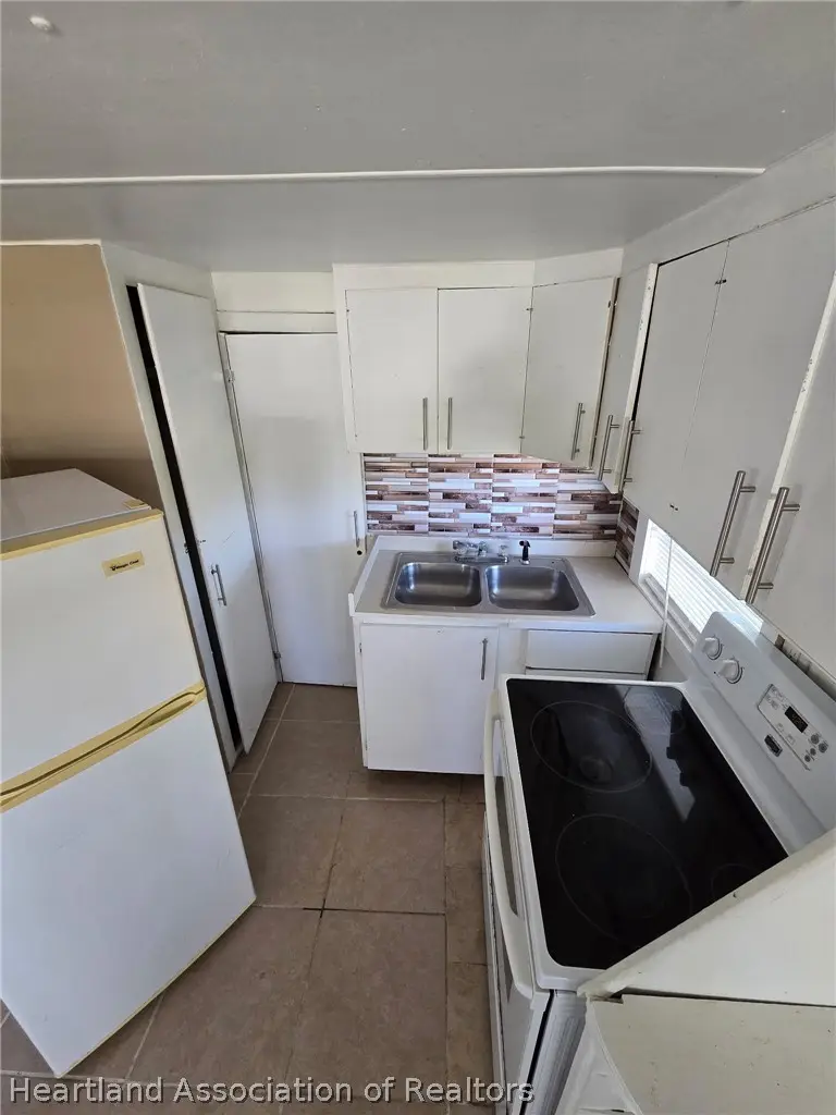 715 Lincoln Avenue, Sebring, FL 33870 - #3