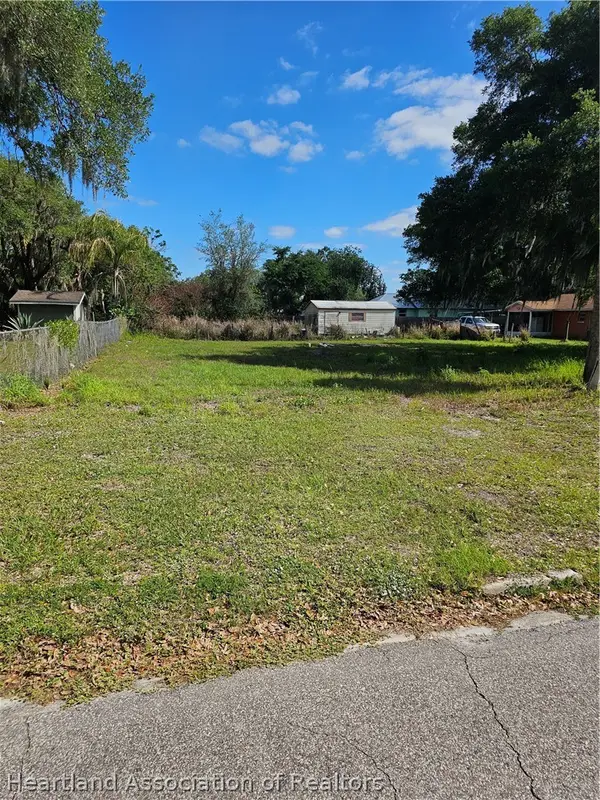 327 E Seventh Street, Zolfo Springs, FL 33890