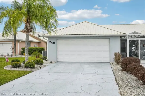 209 Clubhouse Court, Sebring, FL 33876