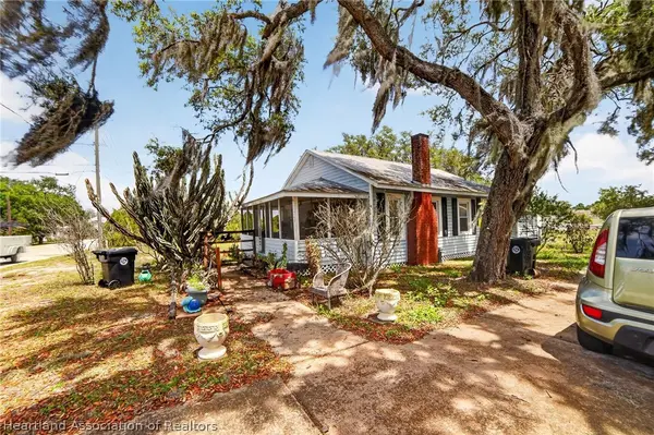 560 N Palm Avenue, Frostproof, FL 33843