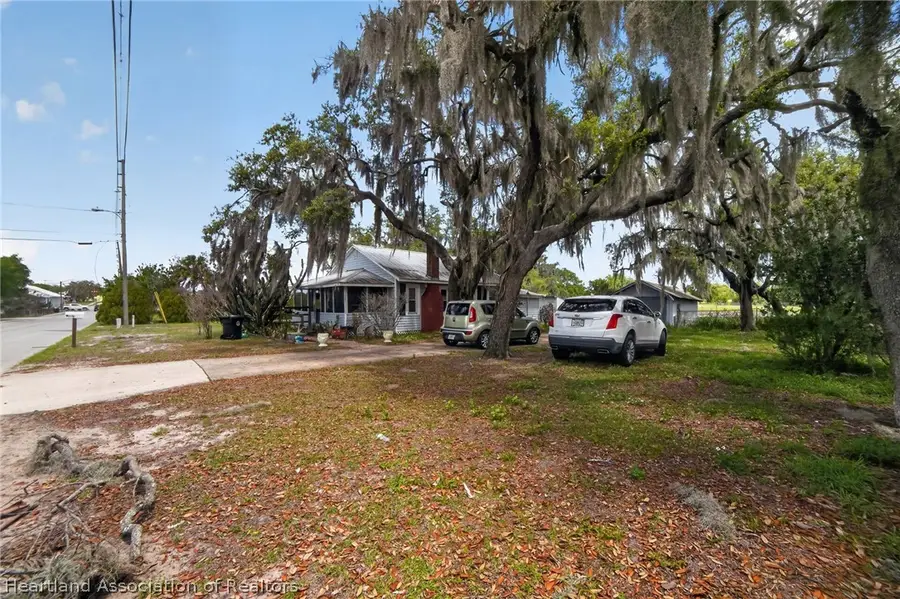 560 N Palm Avenue, Frostproof, FL 33843 - #2