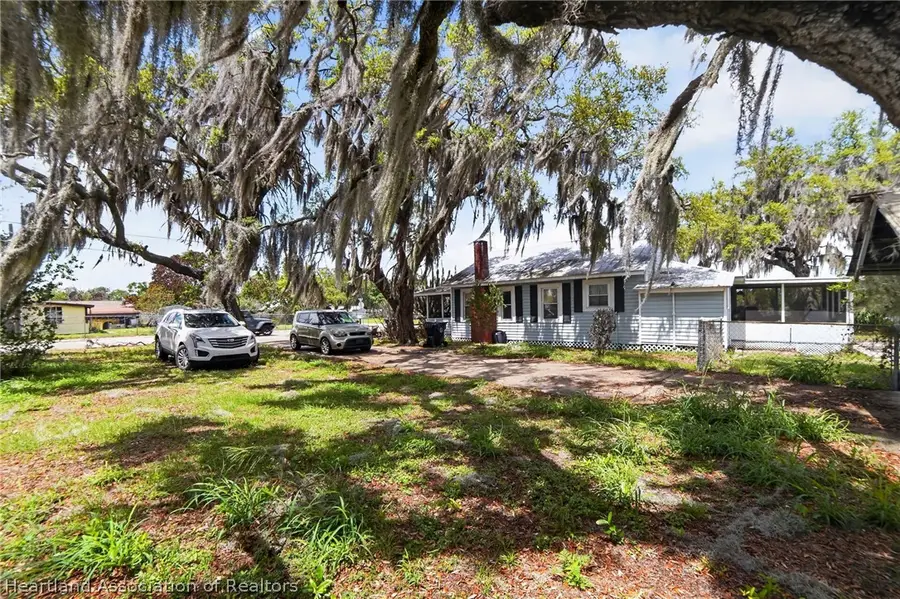 560 N Palm Avenue, Frostproof, FL 33843 - #3