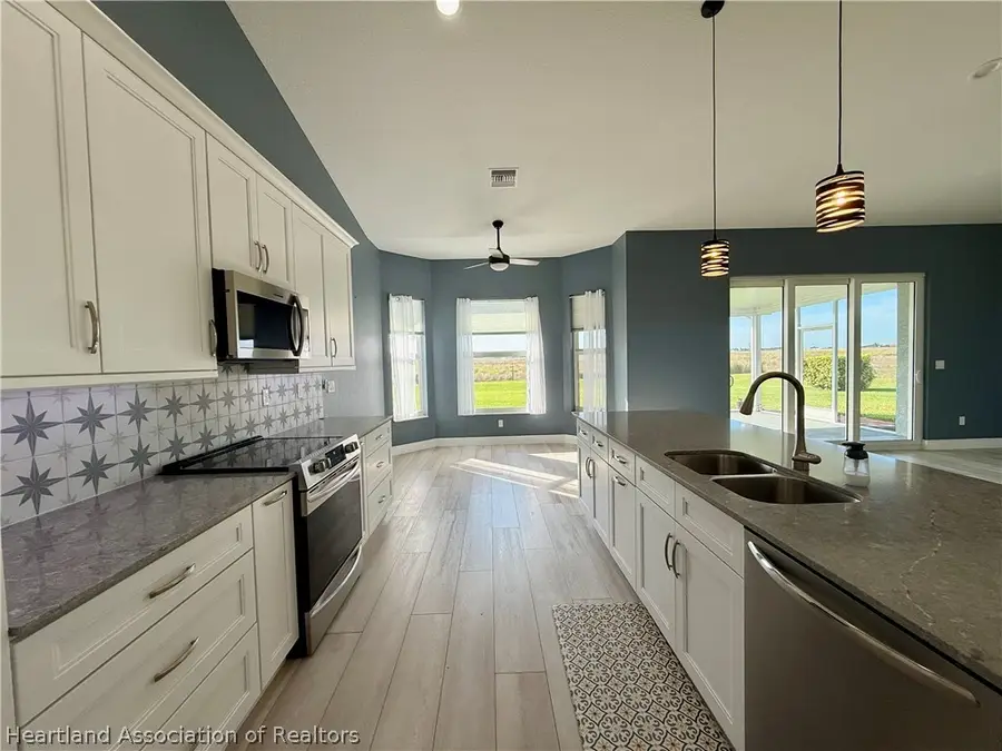 561 Sunset Pointe Drive, Lake Placid, FL 33852 - #2